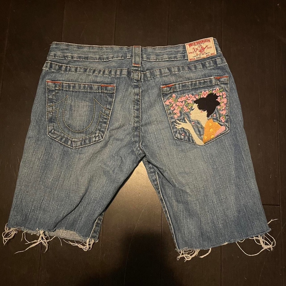 TRUE RELIGION JEAN SHORTS WITH PATCH ON BACK.